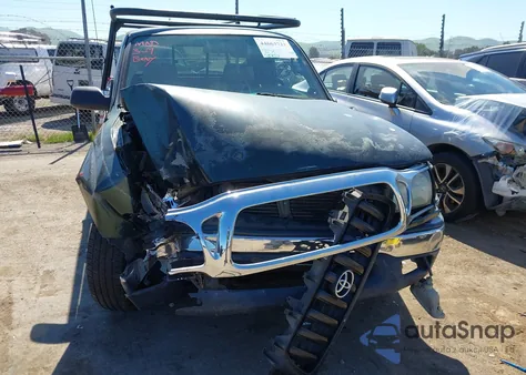 2002 Toyota Tacoma из США, поврежденный, VIN 5TEVL52N82Z112387